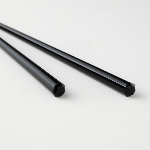 HASHIKURA MATSUKAN/黒檀 七角 漆塗分 ペア 黒/赤 砂岩箸置付 ギフト箱付