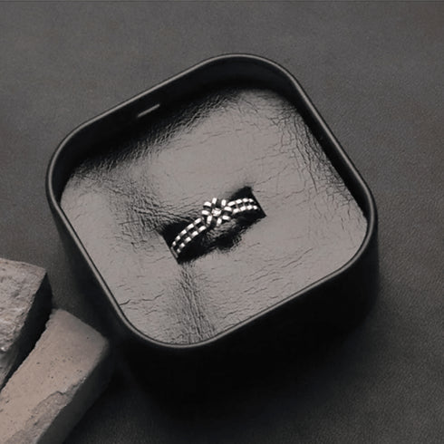 HENU|D.S RING | Diamond & Stitch Silver Ring
