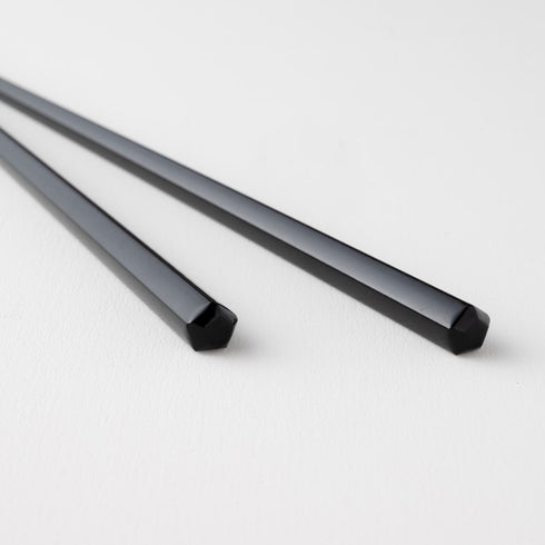 HASHIKURA MATSUKAN/黒檀 五角 漆塗分 ペア 黒/赤 砂岩箸置付 ギフト箱付