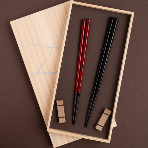 HASHIKURA MATSUKAN/黒檀 六角 漆塗分 ペア 黒/赤 砂岩箸置付 ギフト箱付