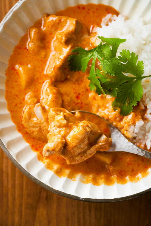 MEAT PLUS|骨付きもも肉をまるごと使用したこだわりチキンカレー 1.6kg(400g×4p)常温保存