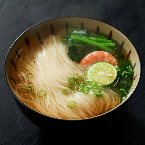 手火山家|別注 ⼿延べ素麺セット&天然だし5種詰め合わせ【贈答⽤】<⾵呂敷包装/組合せギフト>