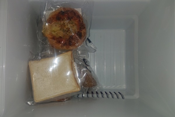 パンの冷凍保存に必要な冷凍庫のスペース